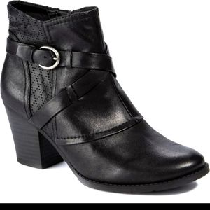 Baretraps Mauna faux leather ankle boots- 9M